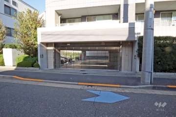 敷地内駐車場（屋内平面式）の出入り口