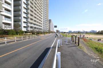 敷地南西側の前面道路