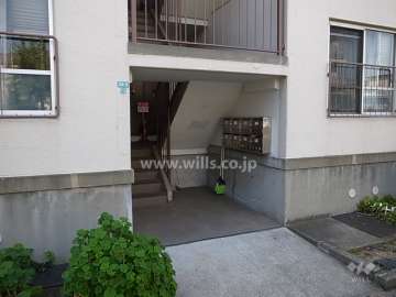 住戸入り口（共用ポスト）