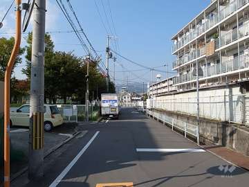 A棟南側の前面道路