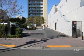 駐車場の出入り口