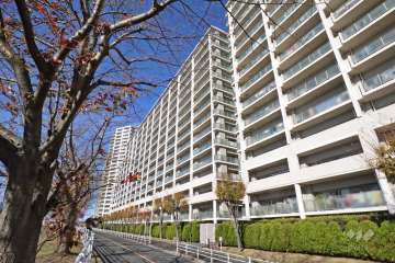 東京サーハウスリバーポートの外観（南側から）