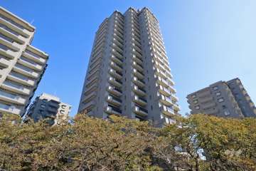 パークハウス多摩川南参番館の外観（西側から）