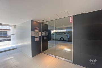 エントランスはオートロック付きです。