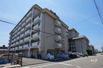 日商岩井上甲子園マンションの外観(北側から)