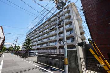 日商岩井上甲子園マンションの外観(南東側から)