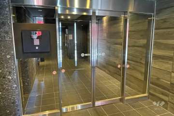 エントランスはオートロック付きです。