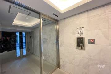 エントランスはオートロック付きです。