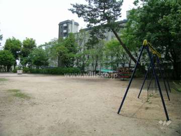 高塚公園から見たニュー夙川マンション
