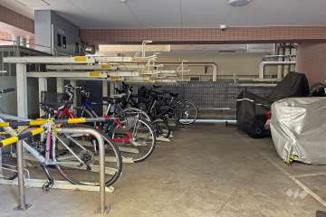 屋内に設けられた駐輪場