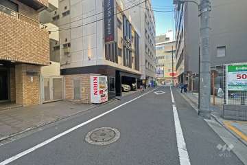 敷地南西側の前面道路(南東側から)