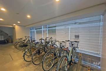 屋内に設けられた駐輪場