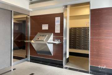 エントランスはオートロック付きです。