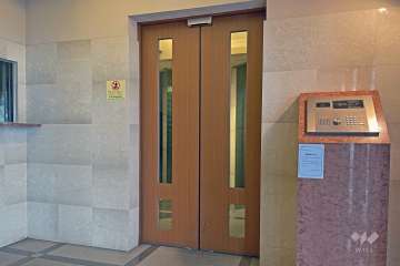 エントランスはオートロック付きです。