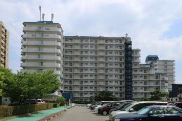 日商岩井香枦園マンション1号棟の外観（北側から）