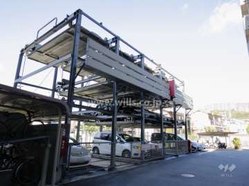 敷地内（Ａ棟）駐車場　※Ａ棟、Ｂ棟共有です