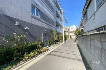 敷地東側の前面道路