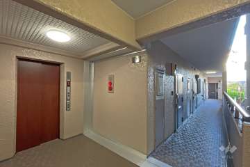 エレベーターと住戸入り口