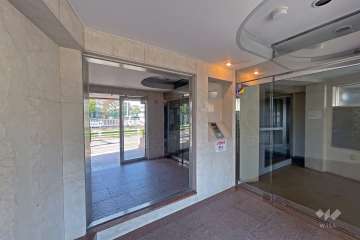 エントランスはオートロック付きです。