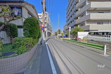 敷地東側前面道路（北側から）