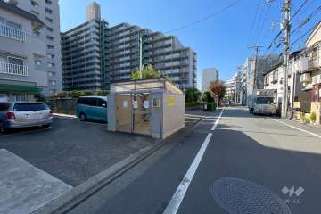 敷地北側の前面道路（東側から）