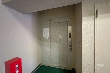 共用のエレベーター