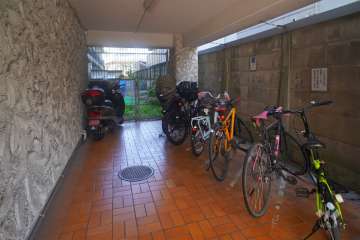 駐輪場とバイク置き場