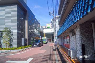 敷地西側の前面道路（南側から）