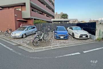 敷地内駐車場(屋外平面式)、駐輪場
