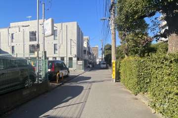 敷地南側の前面道路