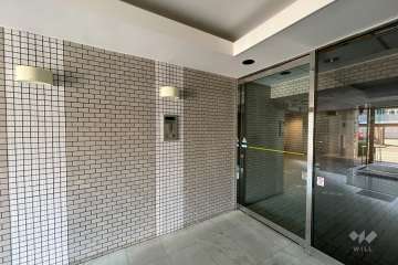 エントランスはオートロック付きです。