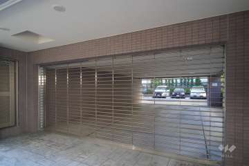 駐車場の出入り口（リングシャッター付き）　　