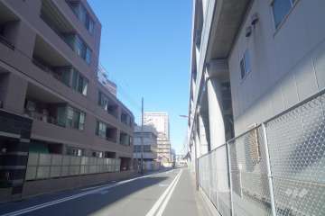 敷地南東側の前面道路　