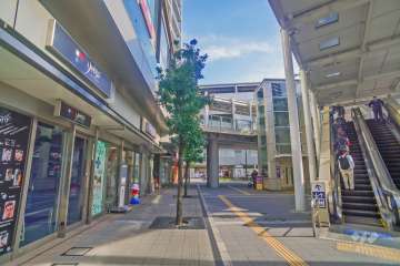 敷地の南側は駅に直結しています。