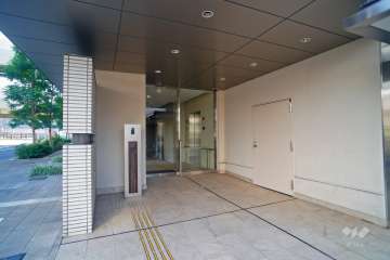 北側エントランス