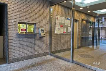 エントランスはオートロック付きです。