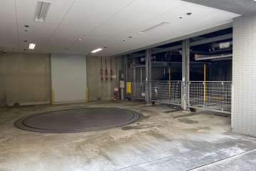 敷地内駐車場（屋内機械式）　