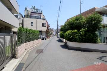 敷地北東側の前面道路