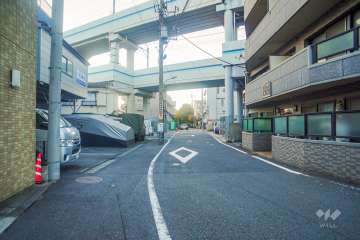 敷地南側の前面道路（東側から）