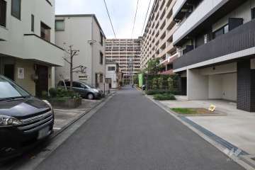 敷地南側の前面道路
