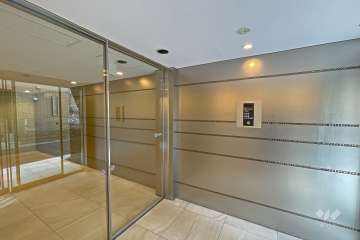 エントランスはオートロック付きです。