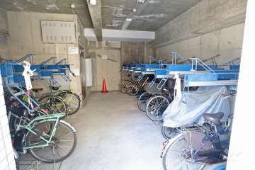 屋内に設けられた駐輪場