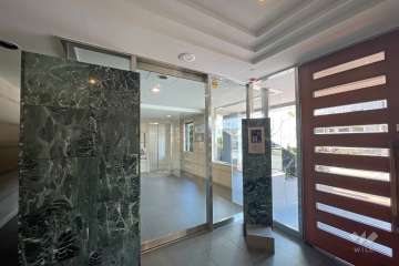 エントランスはオートロック付きです。