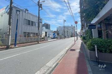 敷地北東側の前面道路