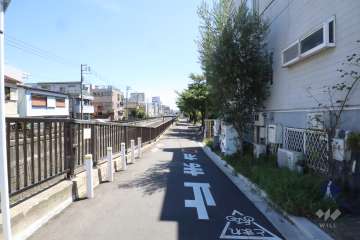 敷地東側の前面道路　