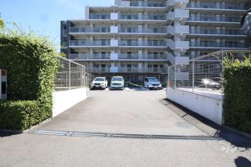 駐車場の出入り口