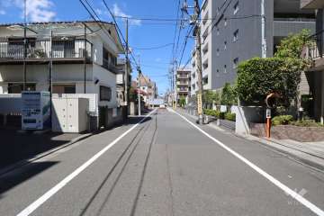 敷地西側の前面道路　