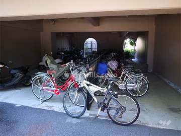 建物1階にある駐輪場