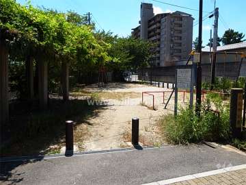 敷地北側にある田近野公園