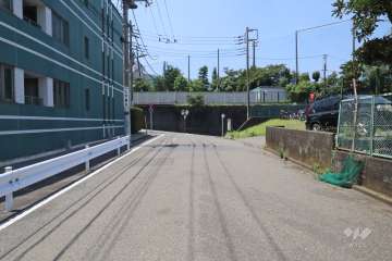 敷地北西側の前面道路　